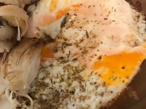 ハーブソルトとアンチョビバターの目玉焼き レシピ 作り方 By 料理人のたまご 豆しば 楽天レシピ ハーブソルトとアンチョビバターの目玉焼き レシピ 作り方 By 料理人のたまご 豆しば 楽天レシピ